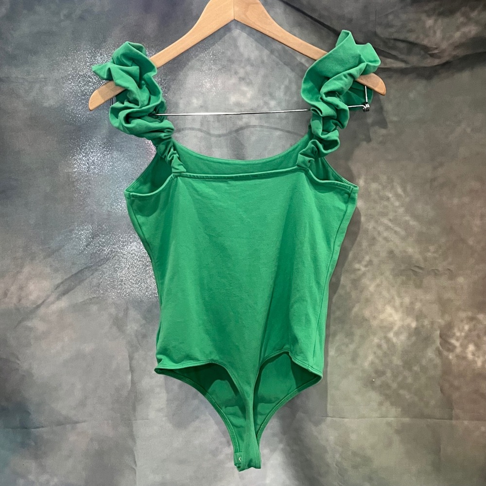 Express‎ Womens Green Ruffle Scrunchie Strap Scoop Neck Bodysuit Medium - Picture 2 of 5